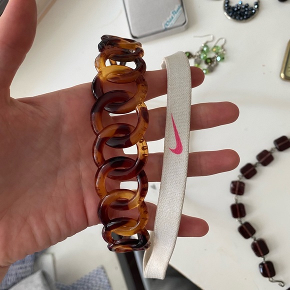 Assortment of Jewelry - Picture 6 of 7